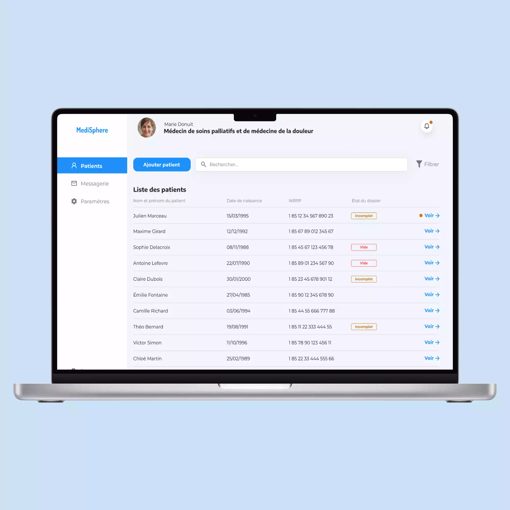 mockup d'un des écrans de l'application web medisphere sur un macbook pro